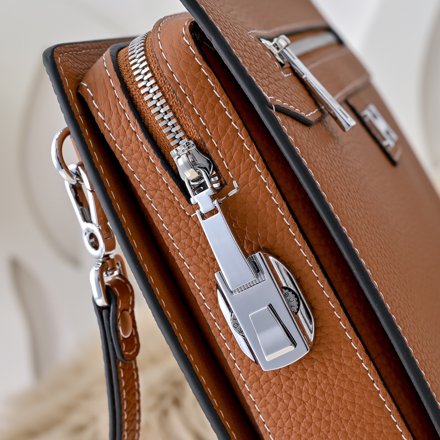 Hermes 에르메스 H 로고 남성 소가죽 클러치백 5