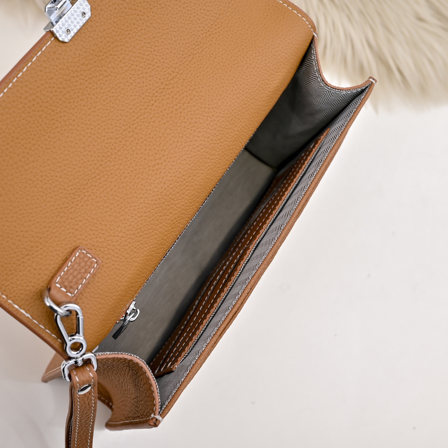 Hermes 에르메스 남성 소가죽 클러치 백 9