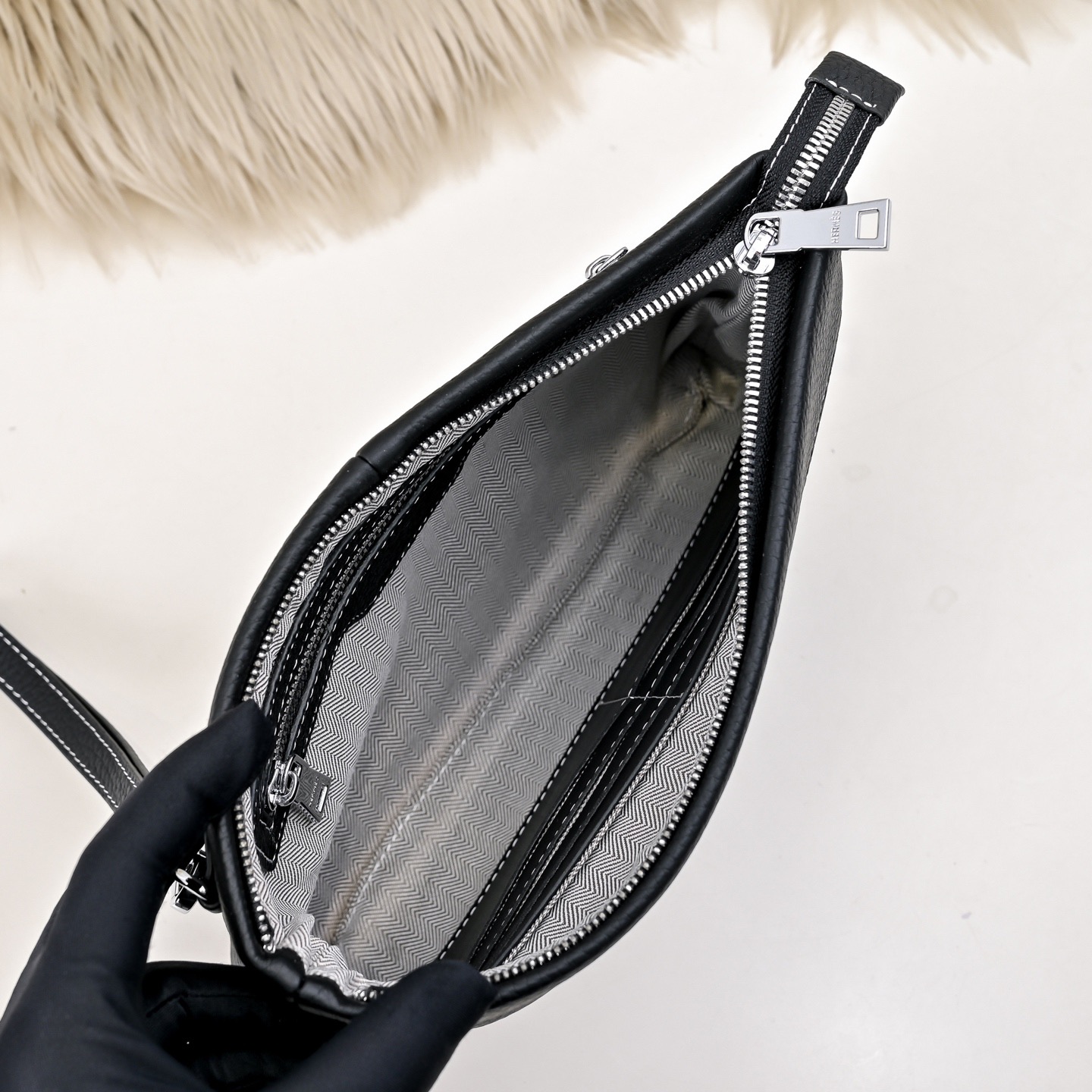 Hermes 에르메스 남성 가죽 스트랩 클러치백 블랙 9