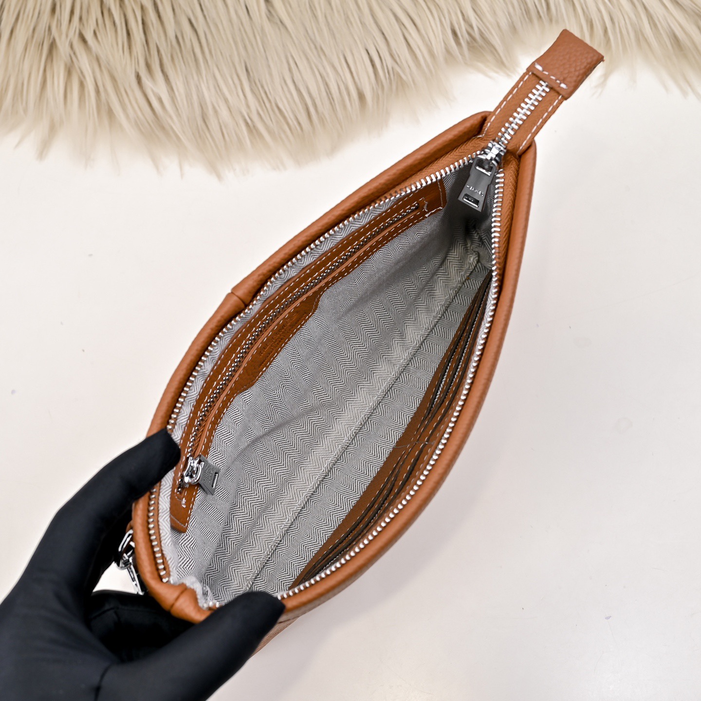 Hermes 에르메스 남성 소가죽 H 버클 클러치백 9