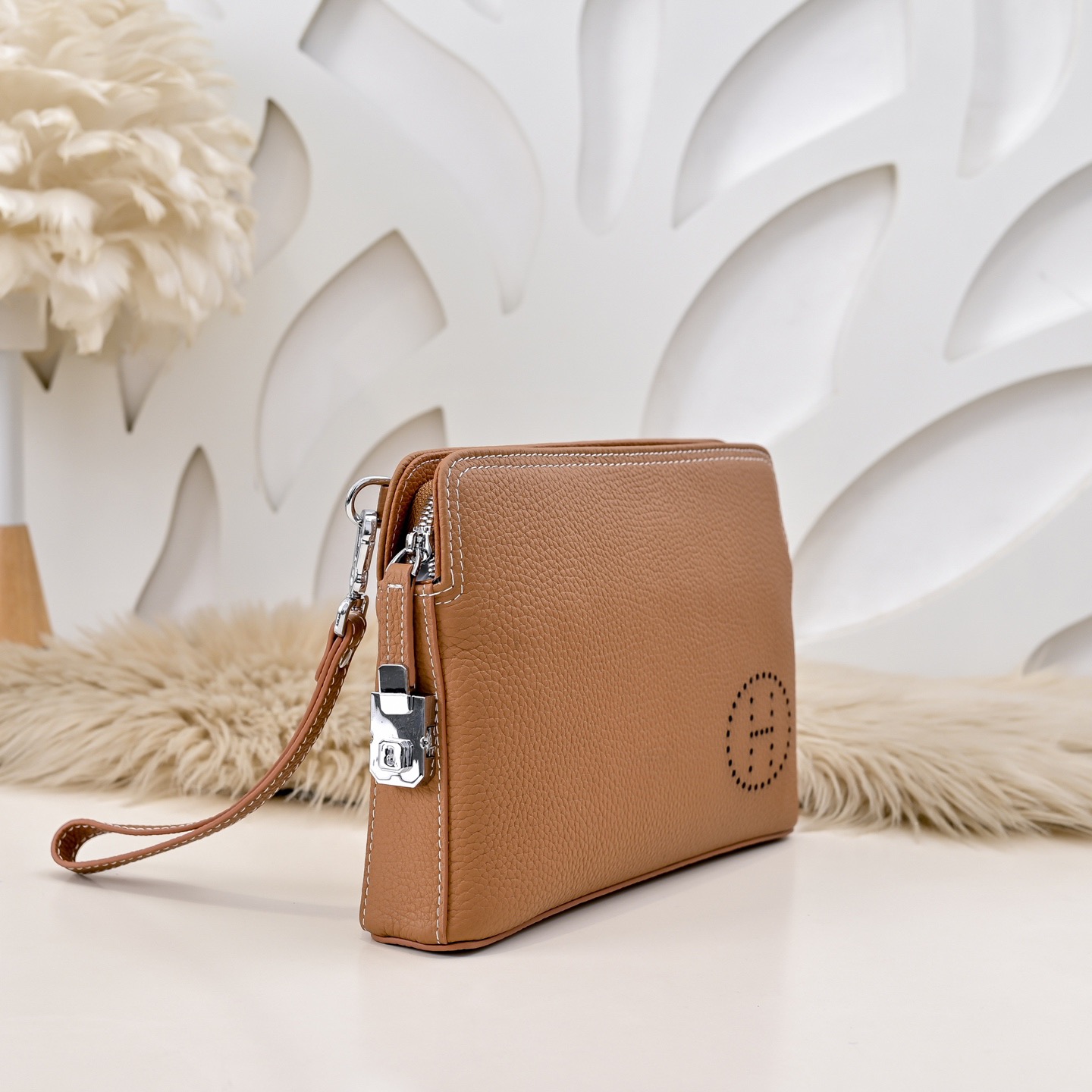 Hermes 에르메스 펀칭 H 로고 남성 소가죽 클러치백 2