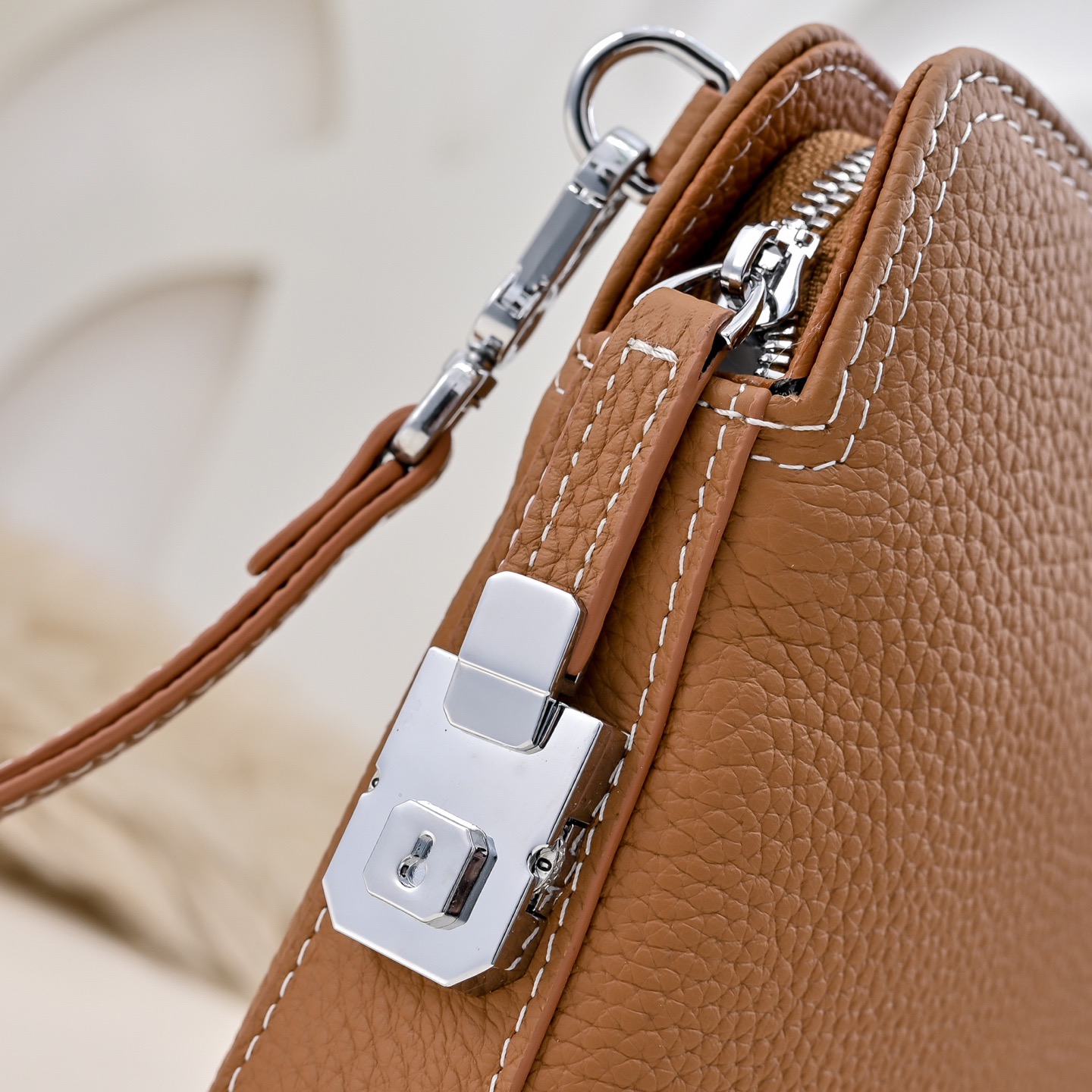 Hermes 에르메스 펀칭 H 로고 남성 소가죽 클러치백 5