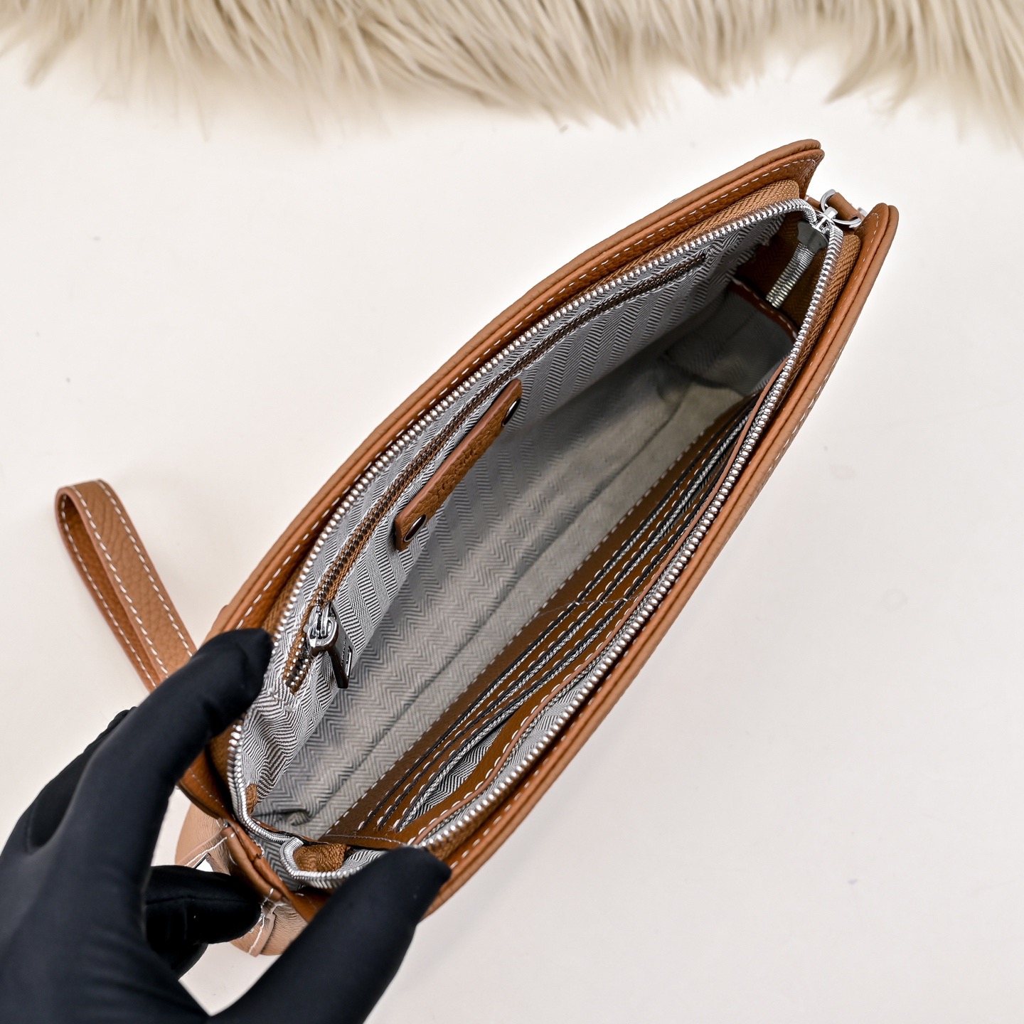 Hermes 에르메스 펀칭 H 로고 남성 소가죽 클러치백 9