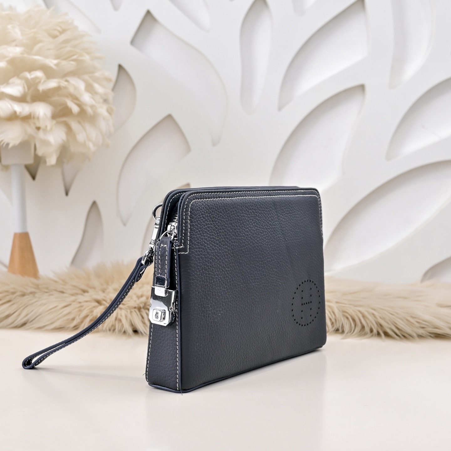 Hermes 에르메스 펀칭 H 로고 남성 소가죽 클러치백 2