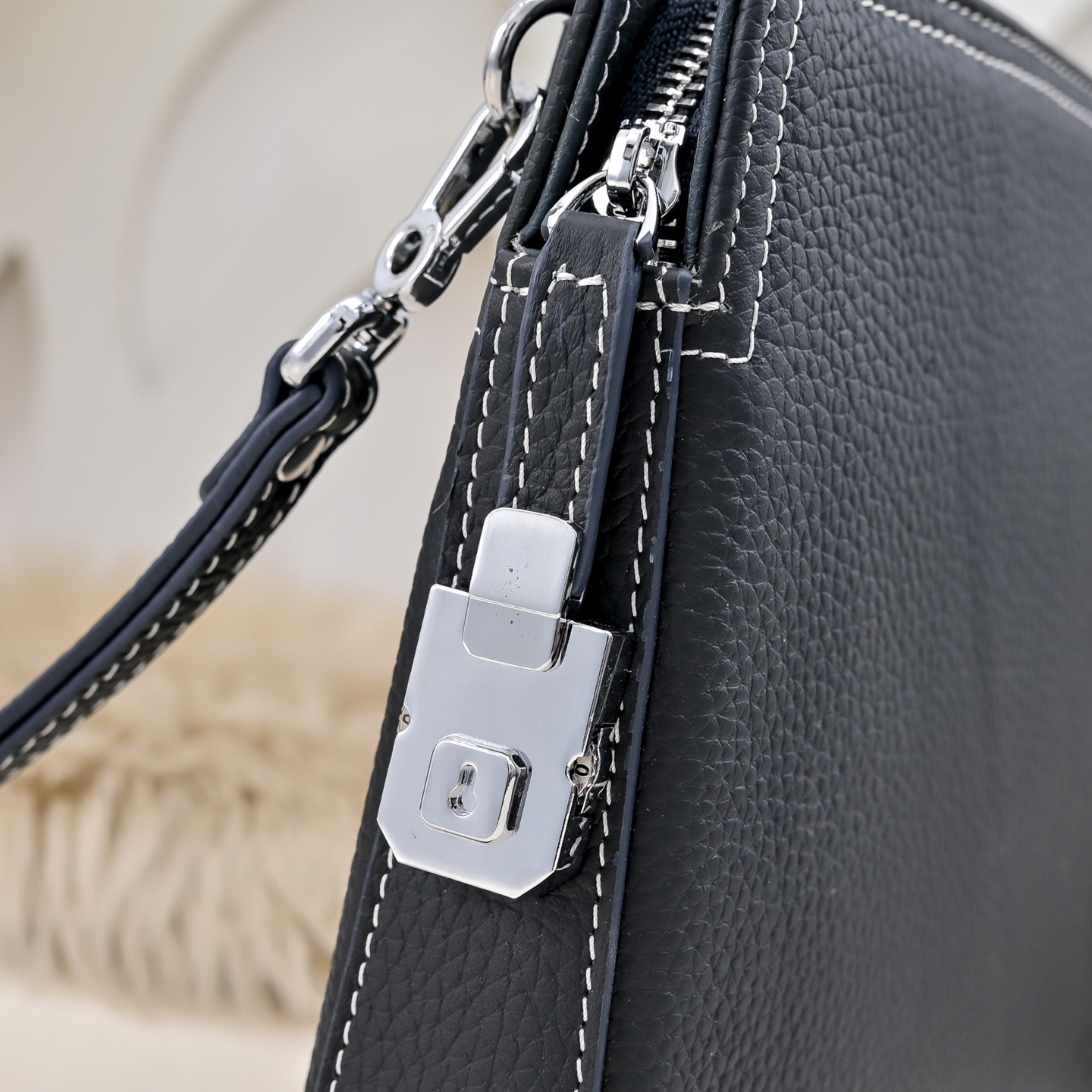 Hermes 에르메스 펀칭 H 로고 남성 소가죽 클러치백 5