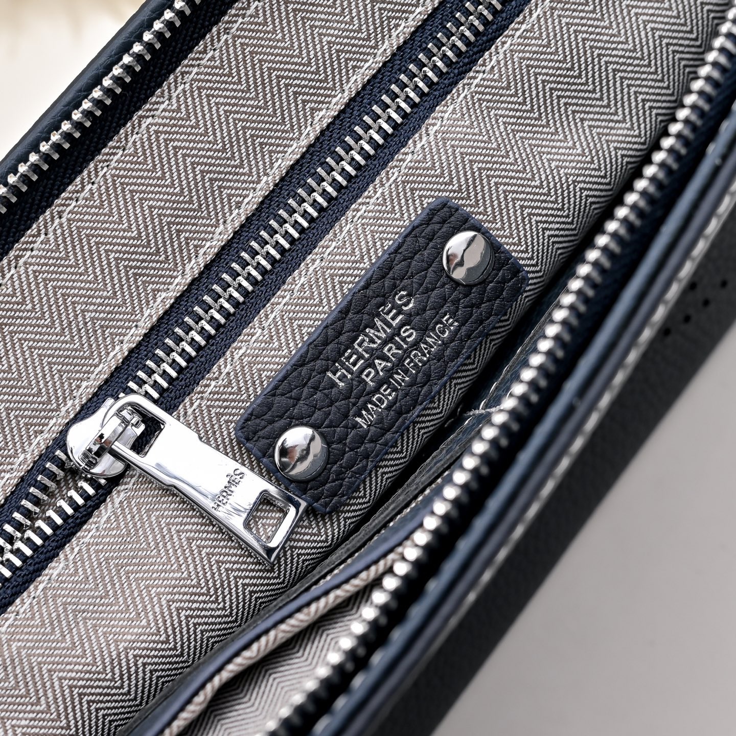 Hermes 에르메스 펀칭 H 로고 남성 소가죽 클러치백 8