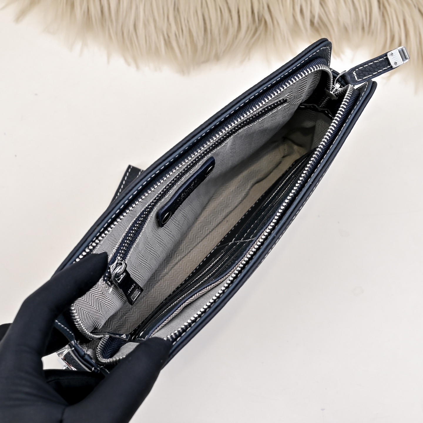 Hermes 에르메스 펀칭 H 로고 남성 소가죽 클러치백 9