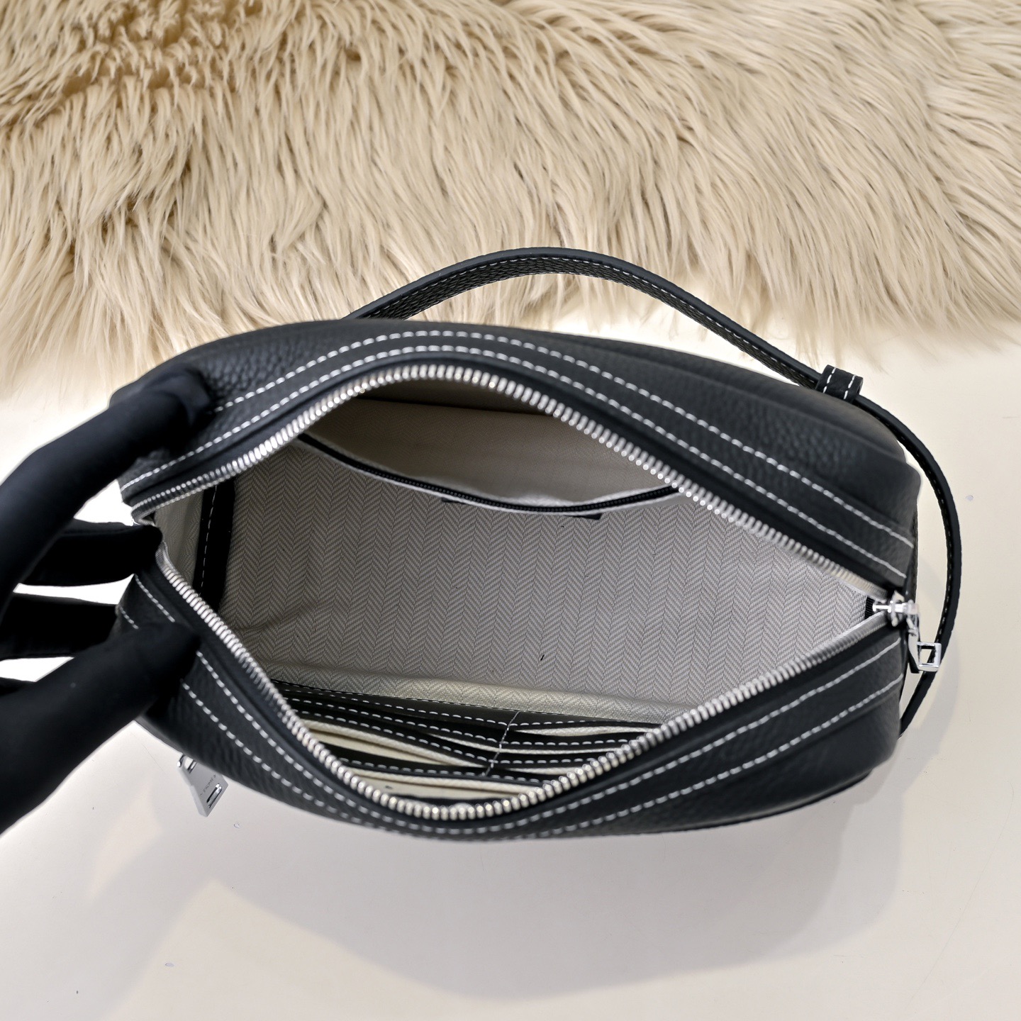 Hermes 에르메스 남성 소가죽 클러치백 블랙 9