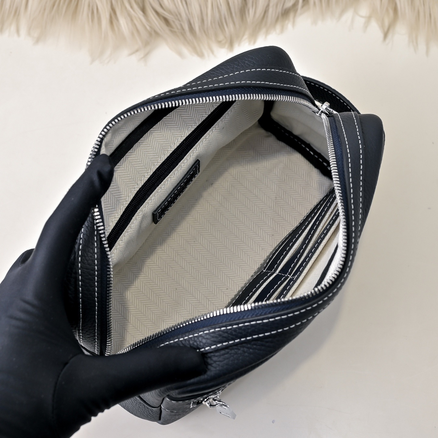 Hermes 에르메스 남성 소가죽 스트랩 클러치백 9