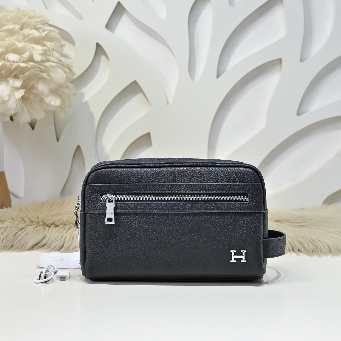 Hermes 에르메스 남성 소가죽 지퍼 클러치백 1