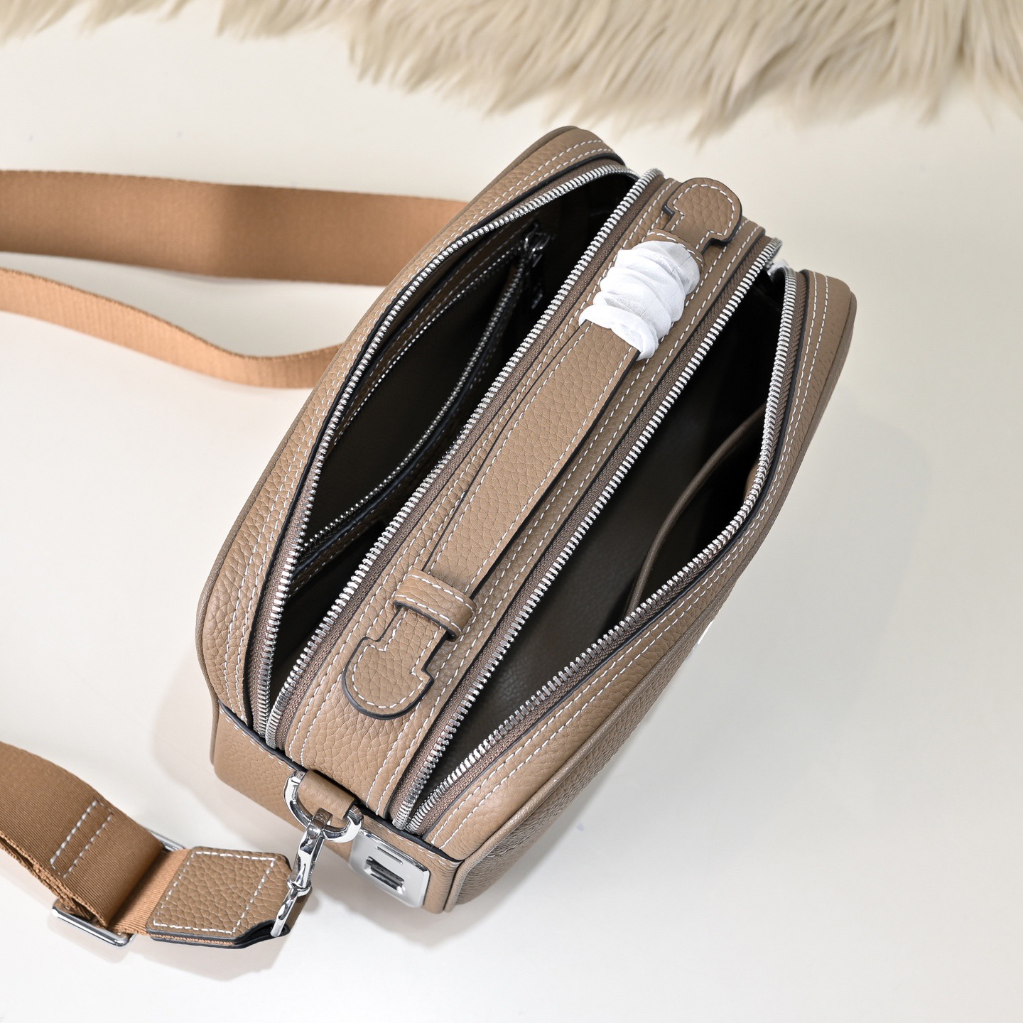 Hermes 에르메스 남성 토고 레더 크로스바디 클러치백 9