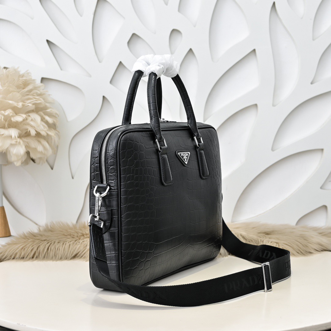 Prada 프라다 남성 크로커다일 엠보 비즈니스 토트백 2