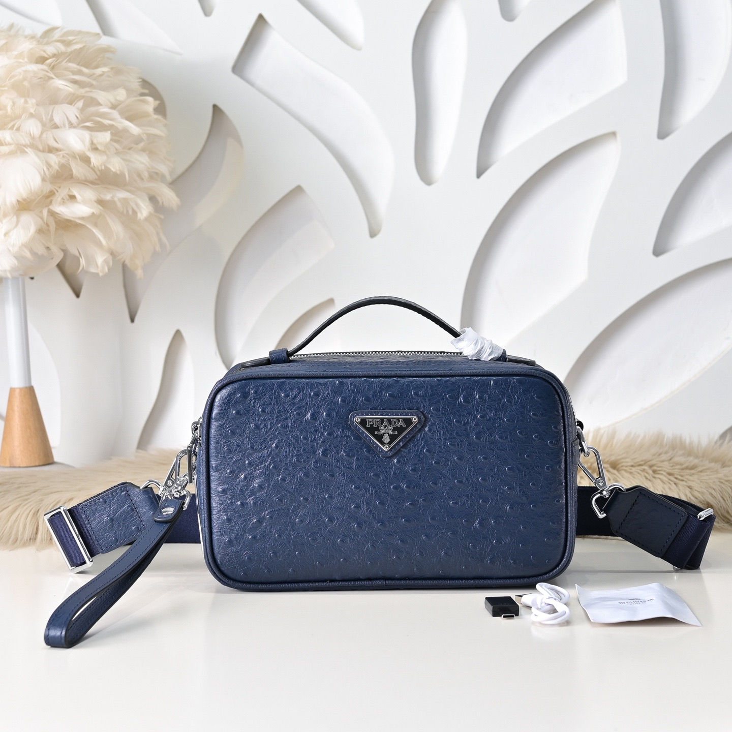 Prada 프라다 오스트리치 패턴 남성 크로스바디 토트백 1