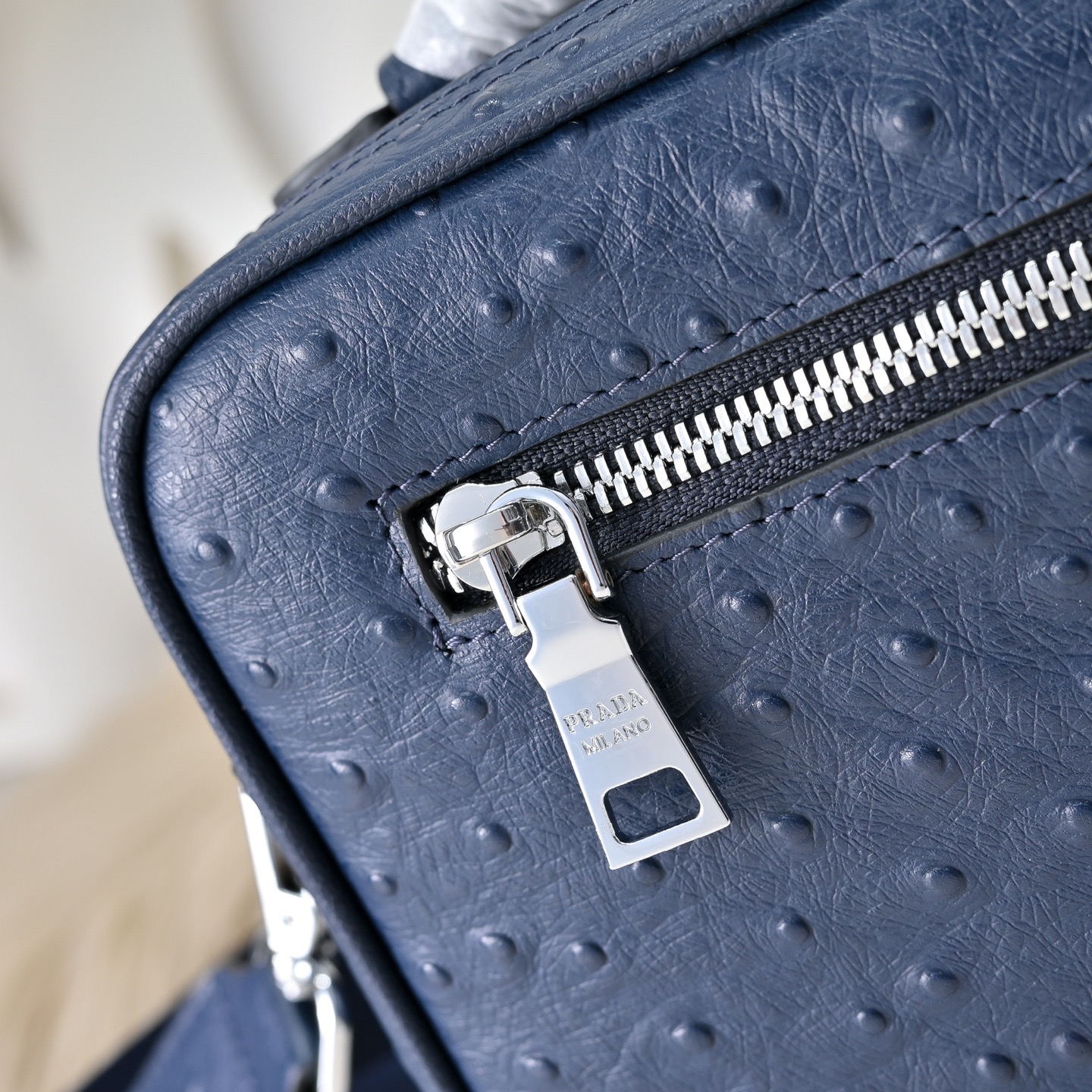 Prada 프라다 오스트리치 패턴 남성 크로스바디 토트백 5