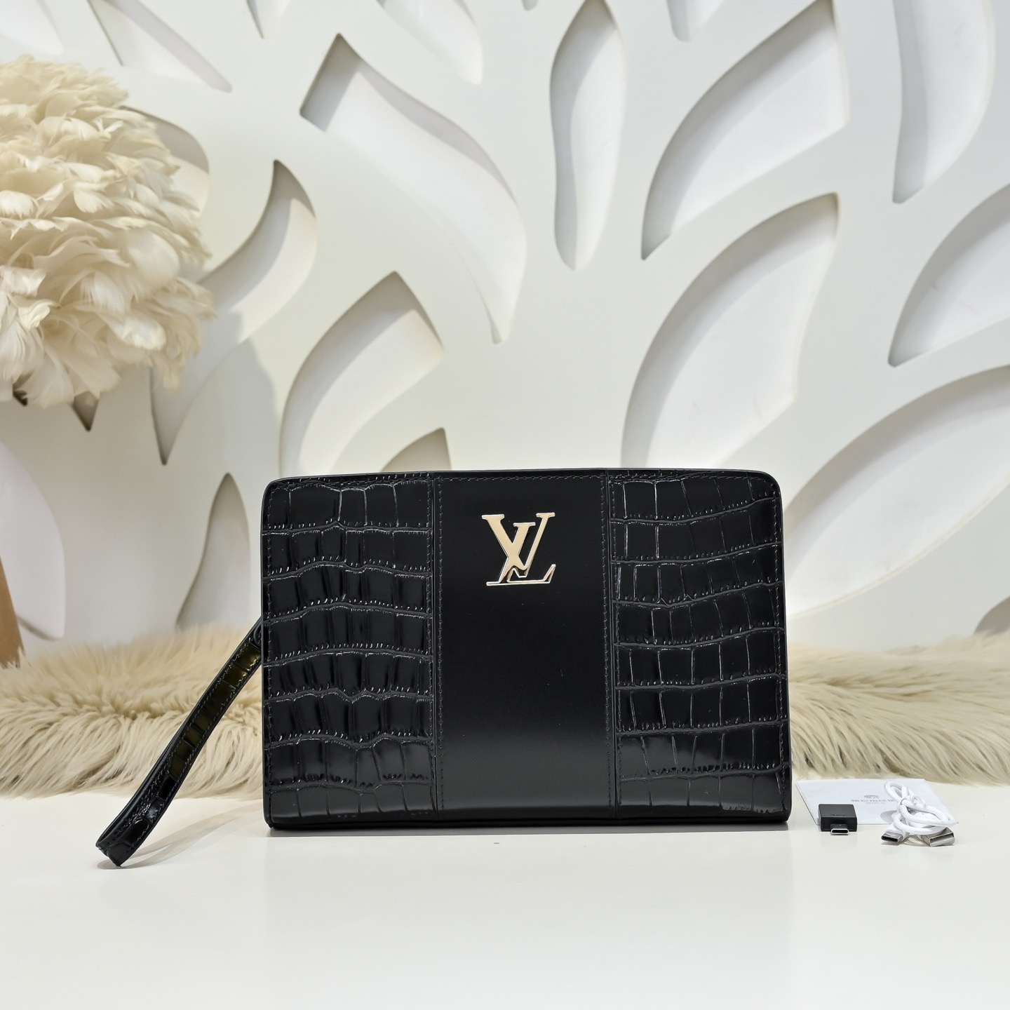 Louis Vuitton 루이비통 남성 모노그램 LV 로고 소가죽 클러치백 2