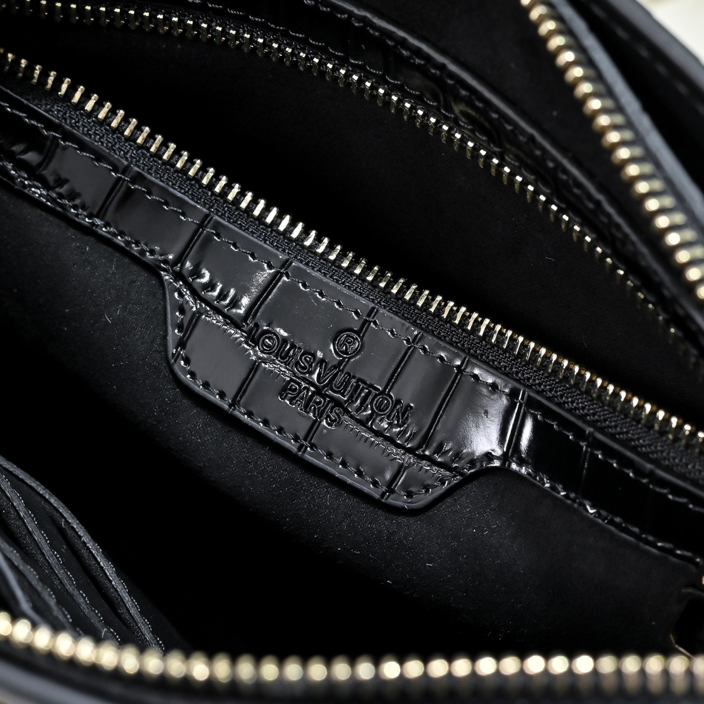 Louis Vuitton 루이비통 남성 모노그램 LV 로고 소가죽 클러치백 9