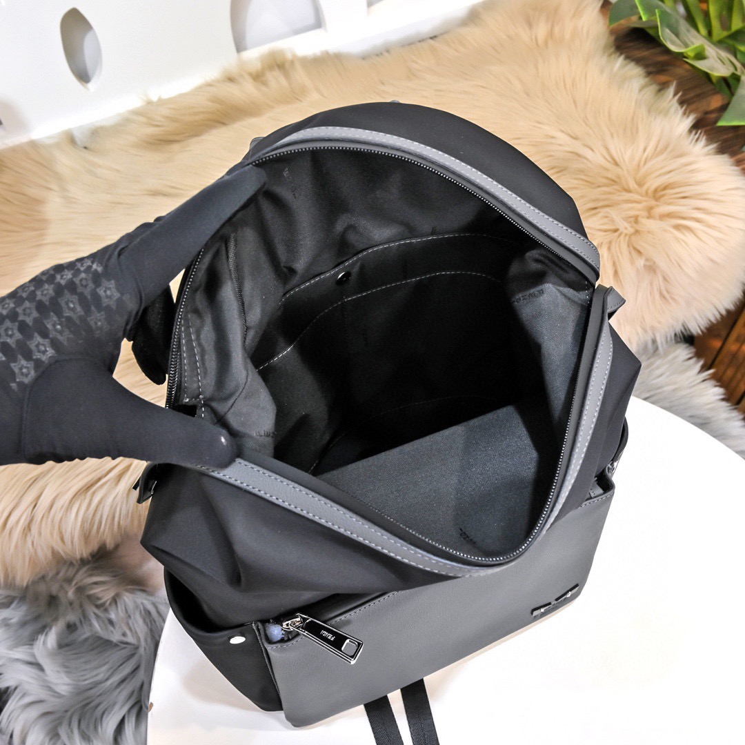 Fendi 펜디 몬스터 아이즈 남성 백팩 9