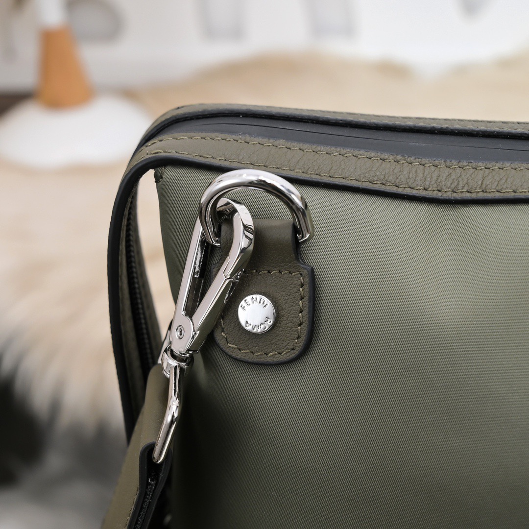 Fendi 펜디 몬스터 아이 나일론 레더 트래블 토트백 5