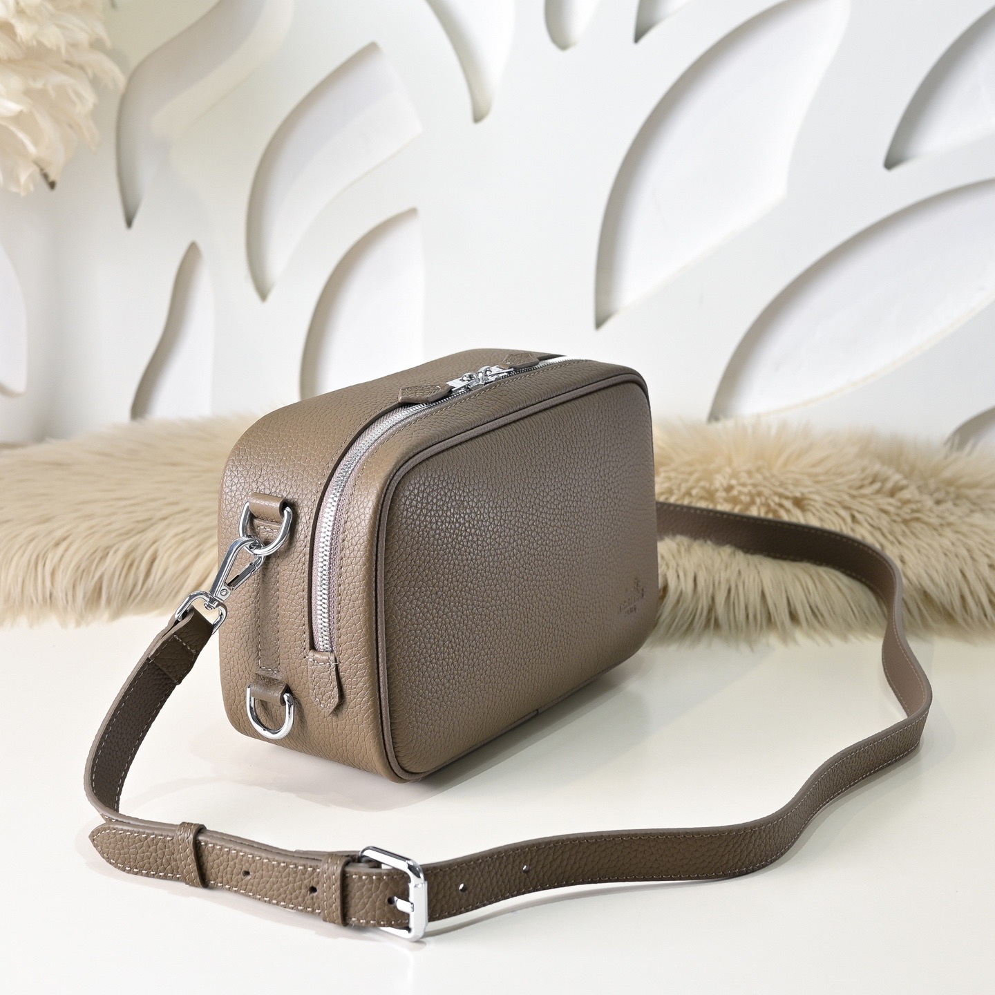 Hermes 에르메스 남성 소가죽 크로스바디 숄더백 2