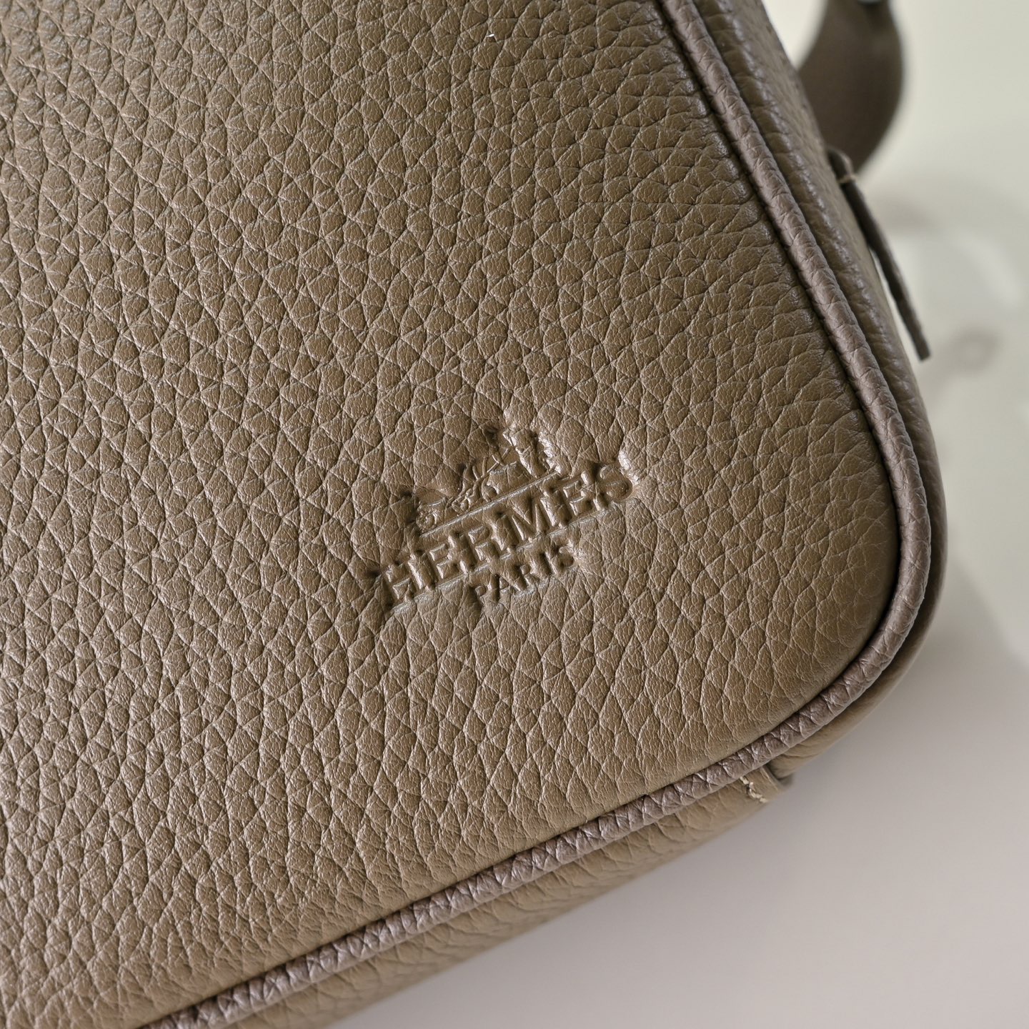 Hermes 에르메스 남성 소가죽 크로스바디 숄더백 4