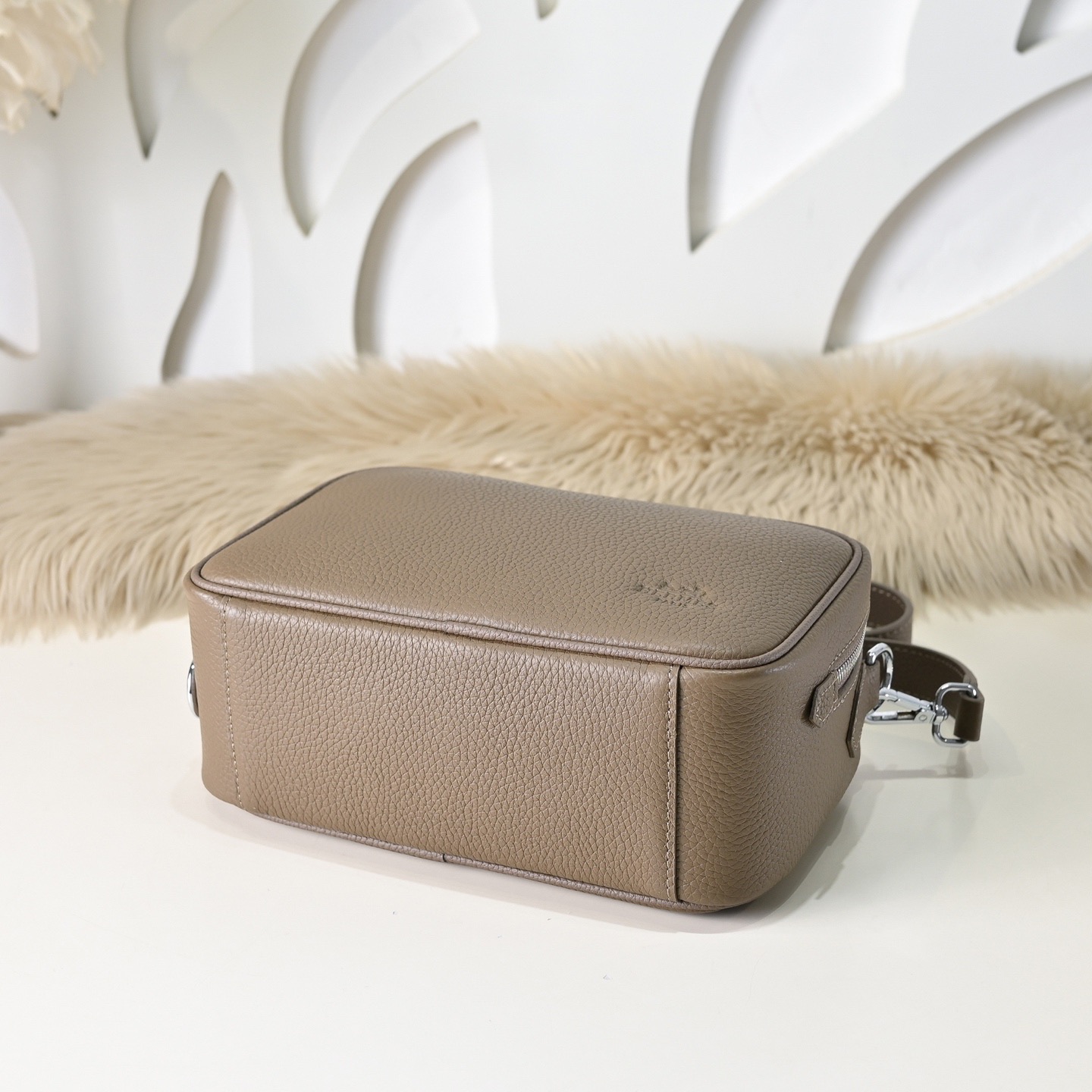 Hermes 에르메스 남성 소가죽 크로스바디 숄더백 6