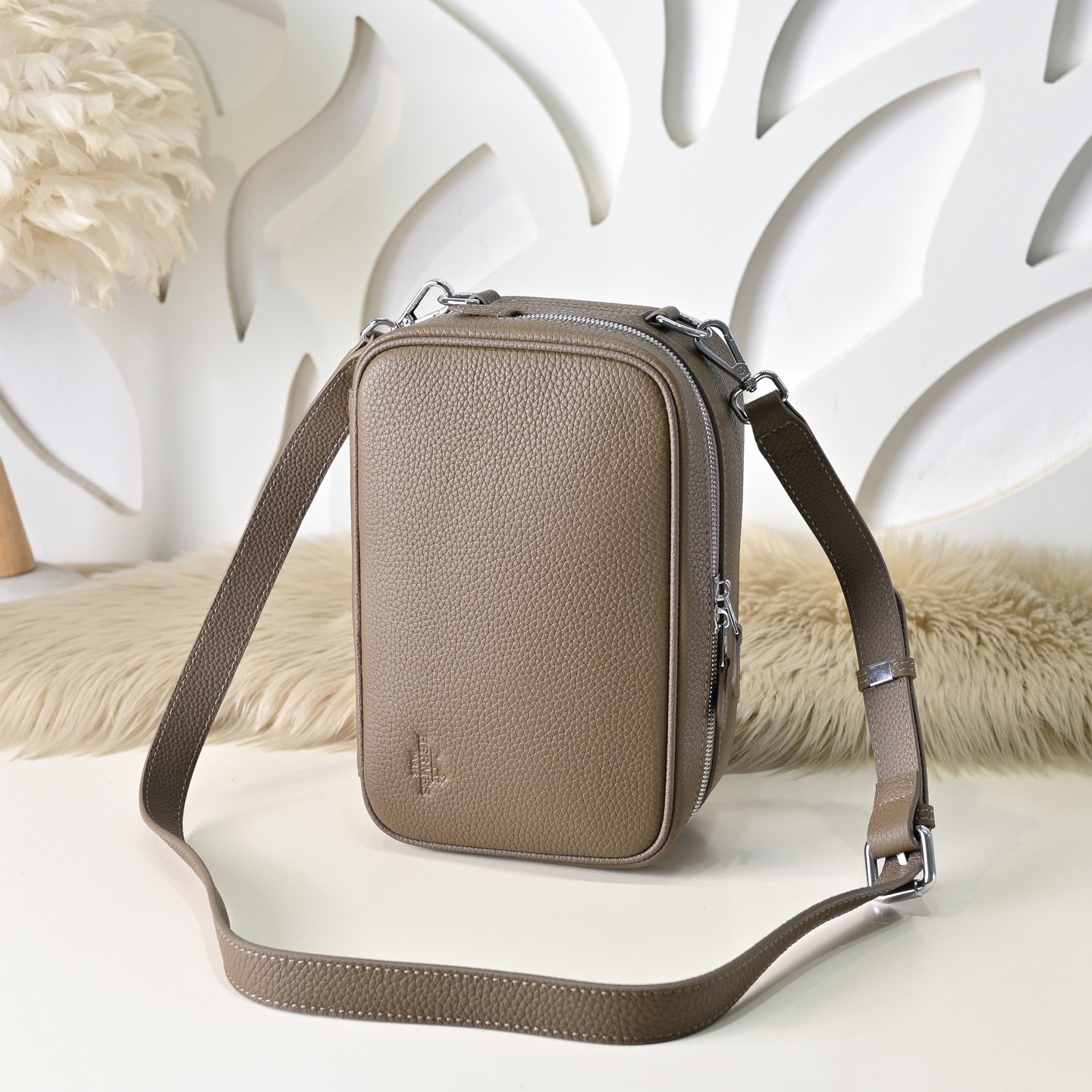 Hermes 에르메스 남성 소가죽 크로스바디 숄더백 7