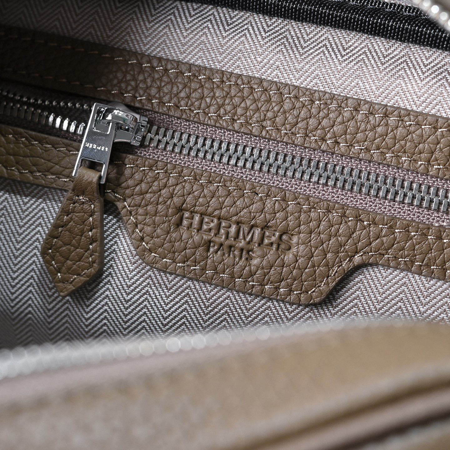 Hermes 에르메스 남성 소가죽 크로스바디 숄더백 8