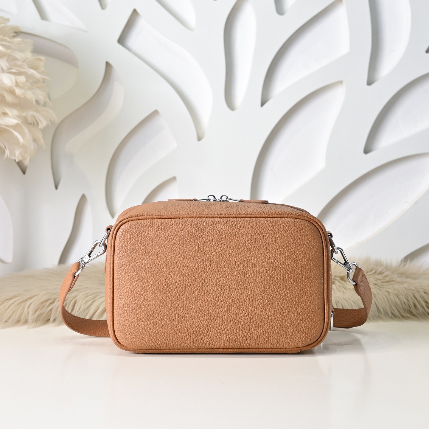 Hermes 에르메스 남성 소가죽 크로스바디 단색 카메라백 3