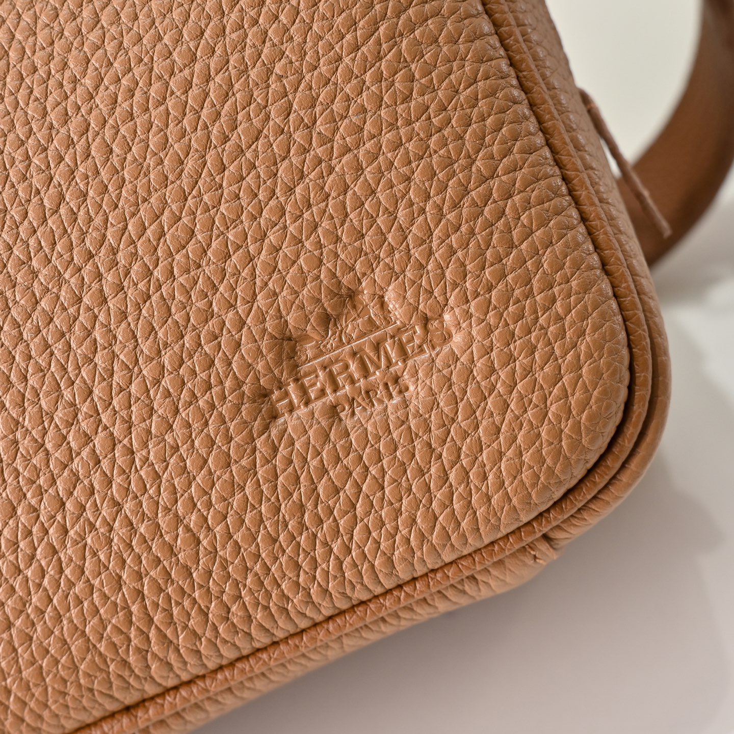 Hermes 에르메스 남성 소가죽 크로스바디 단색 카메라백 4