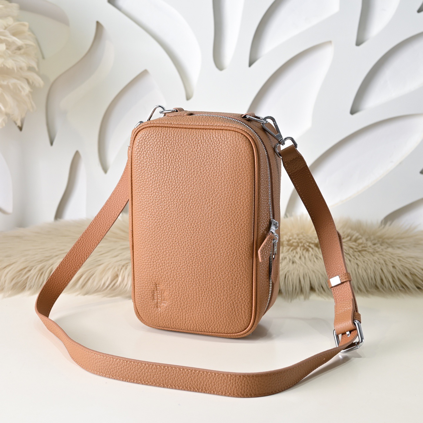 Hermes 에르메스 남성 소가죽 크로스바디 단색 카메라백 6