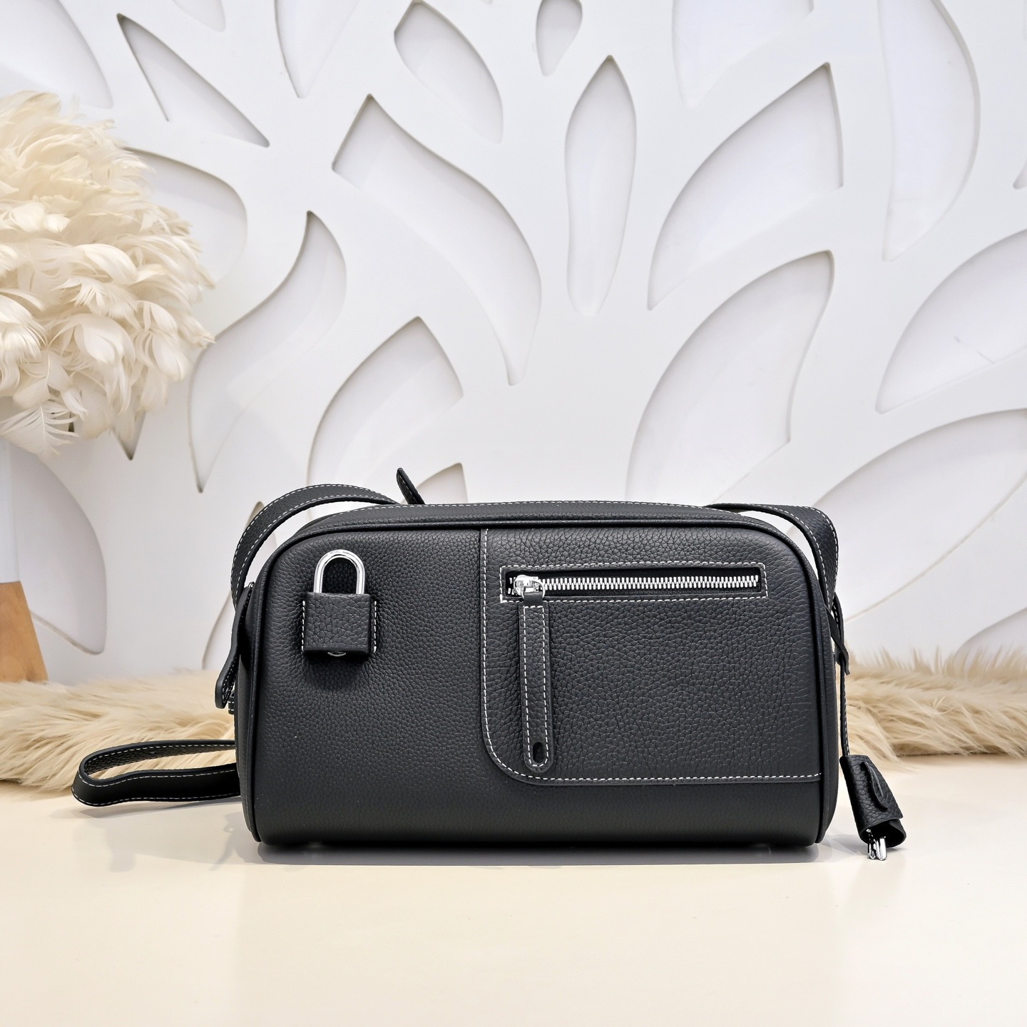 Hermes 에르메스 남성 소가죽 크로스바디 숄더백 1