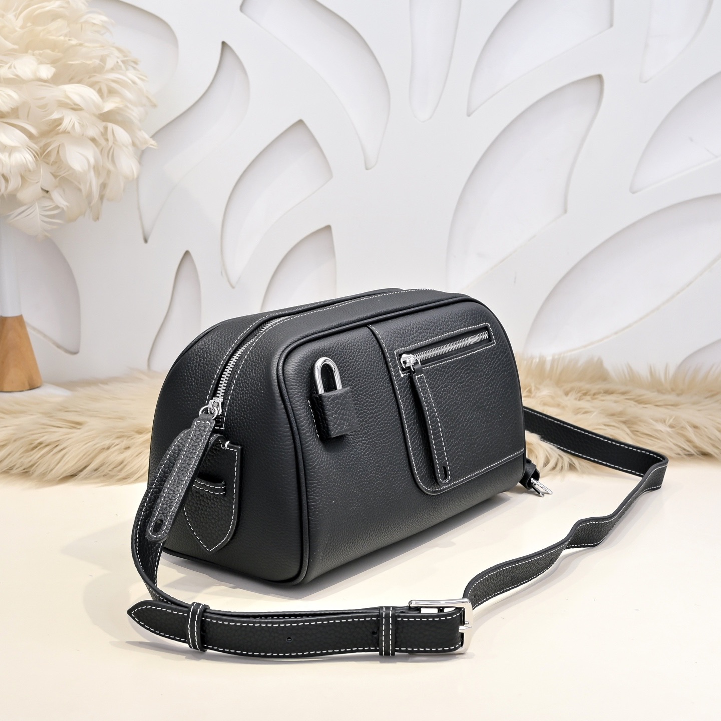 Hermes 에르메스 남성 소가죽 크로스바디 숄더백 2