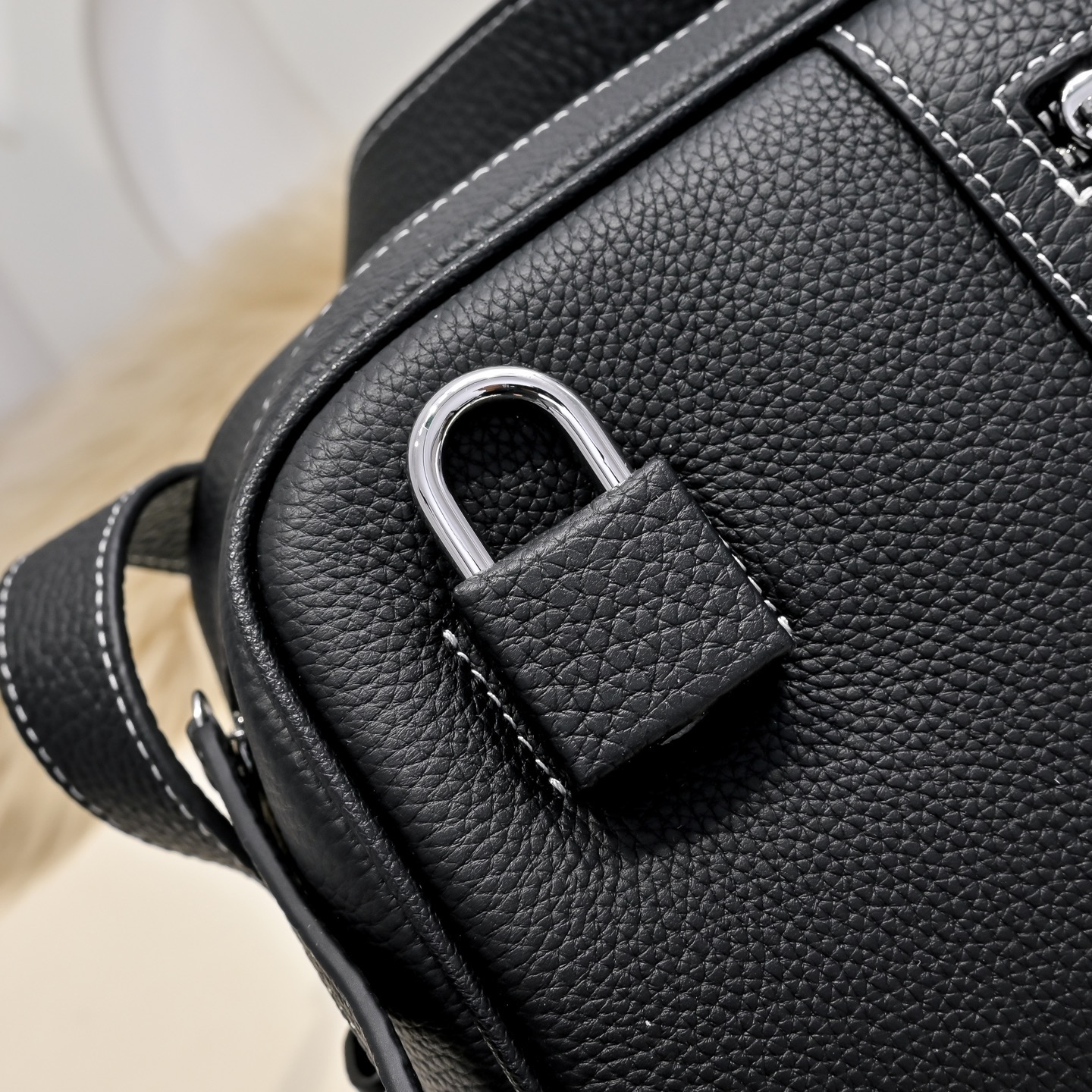 Hermes 에르메스 남성 소가죽 크로스바디 숄더백 5