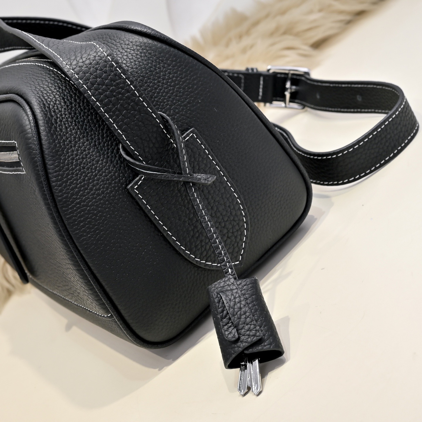 Hermes 에르메스 남성 소가죽 크로스바디 숄더백 6