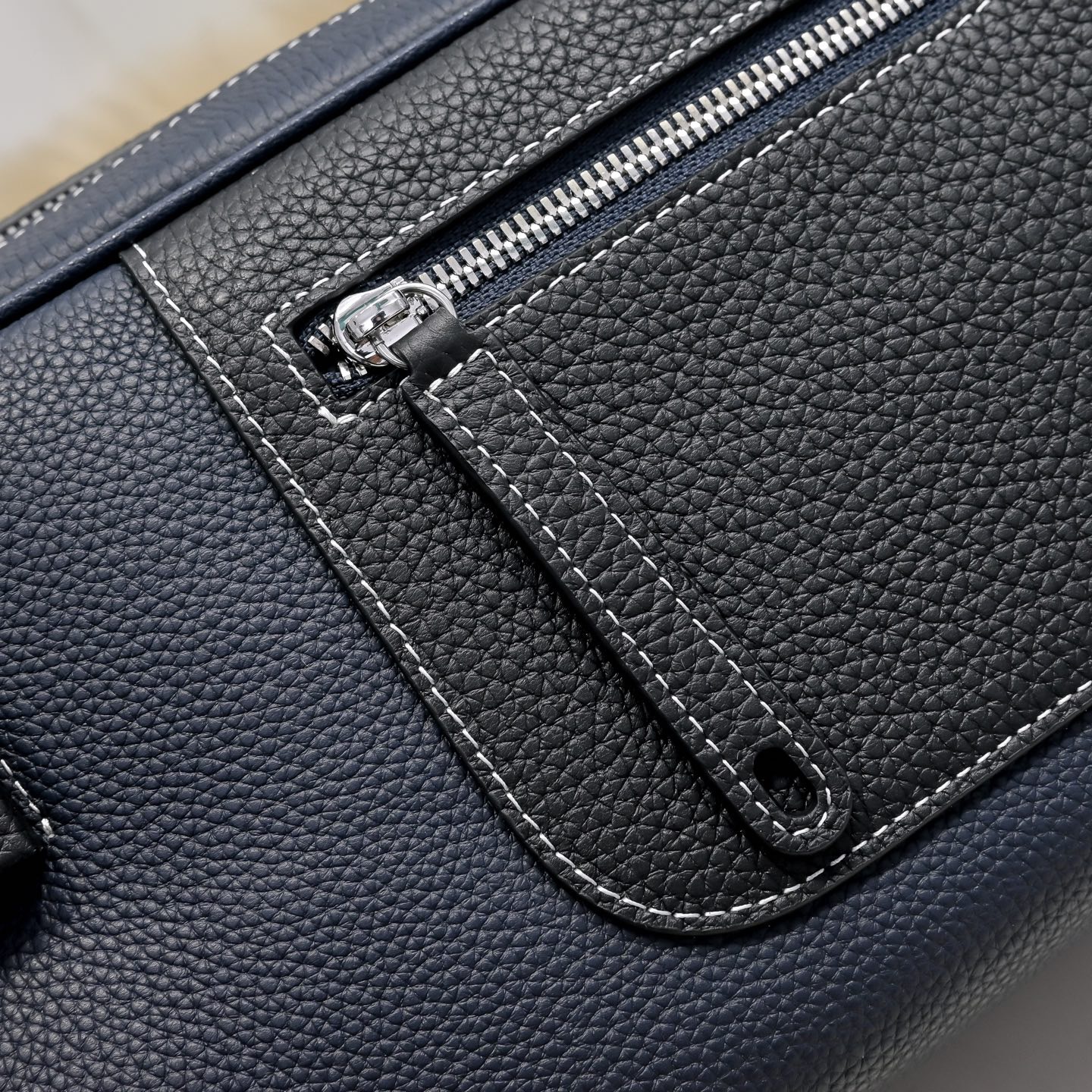 Hermes 에르메스 남성 소가죽 크로스바디 숄더백 네이비 3