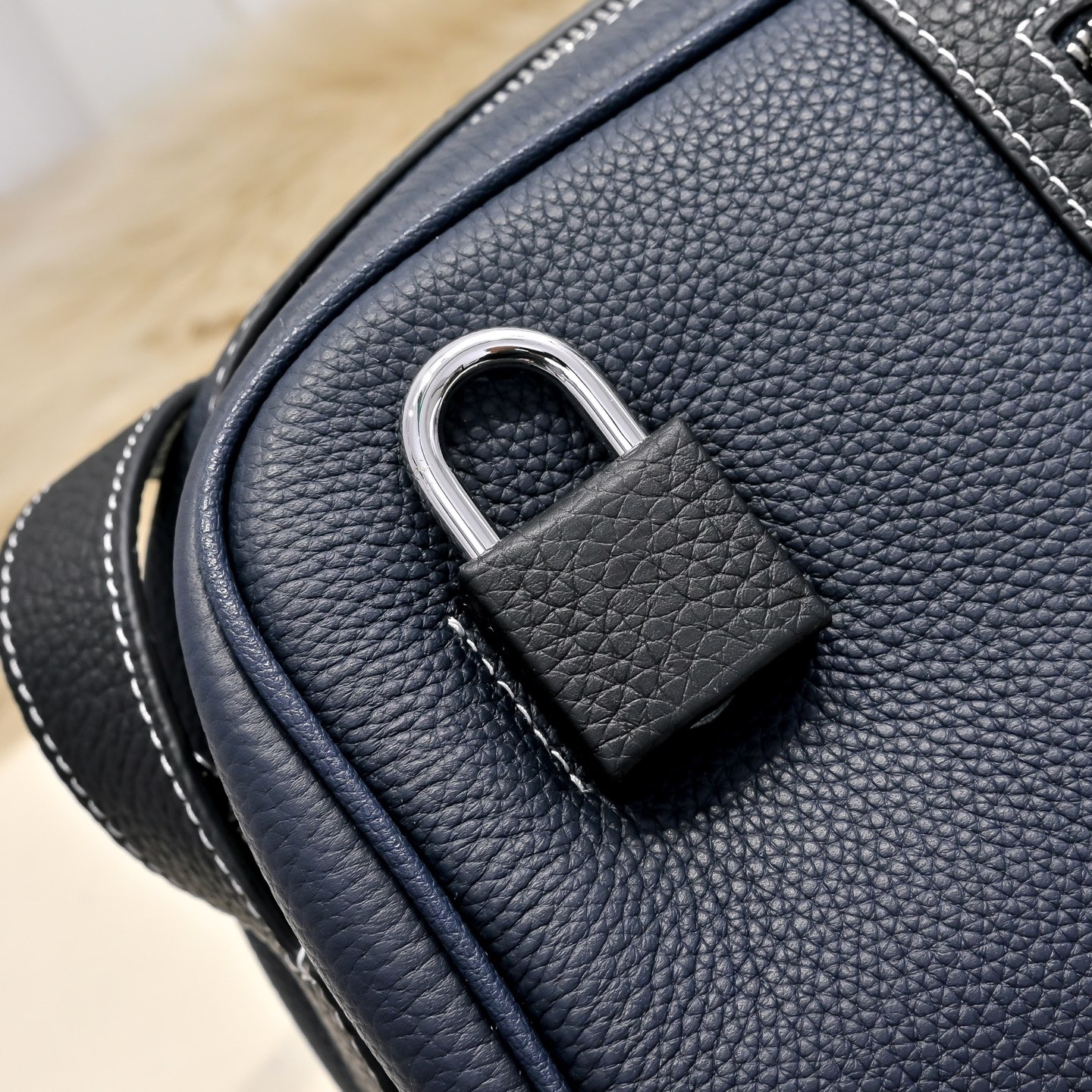 Hermes 에르메스 남성 소가죽 크로스바디 숄더백 네이비 4