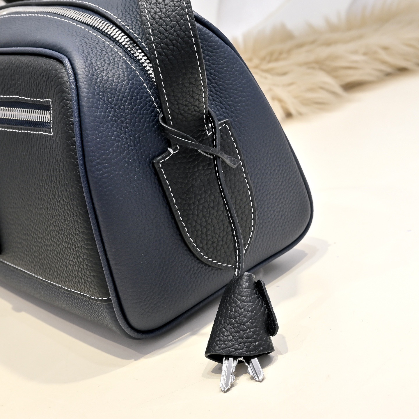 Hermes 에르메스 남성 소가죽 크로스바디 숄더백 네이비 5