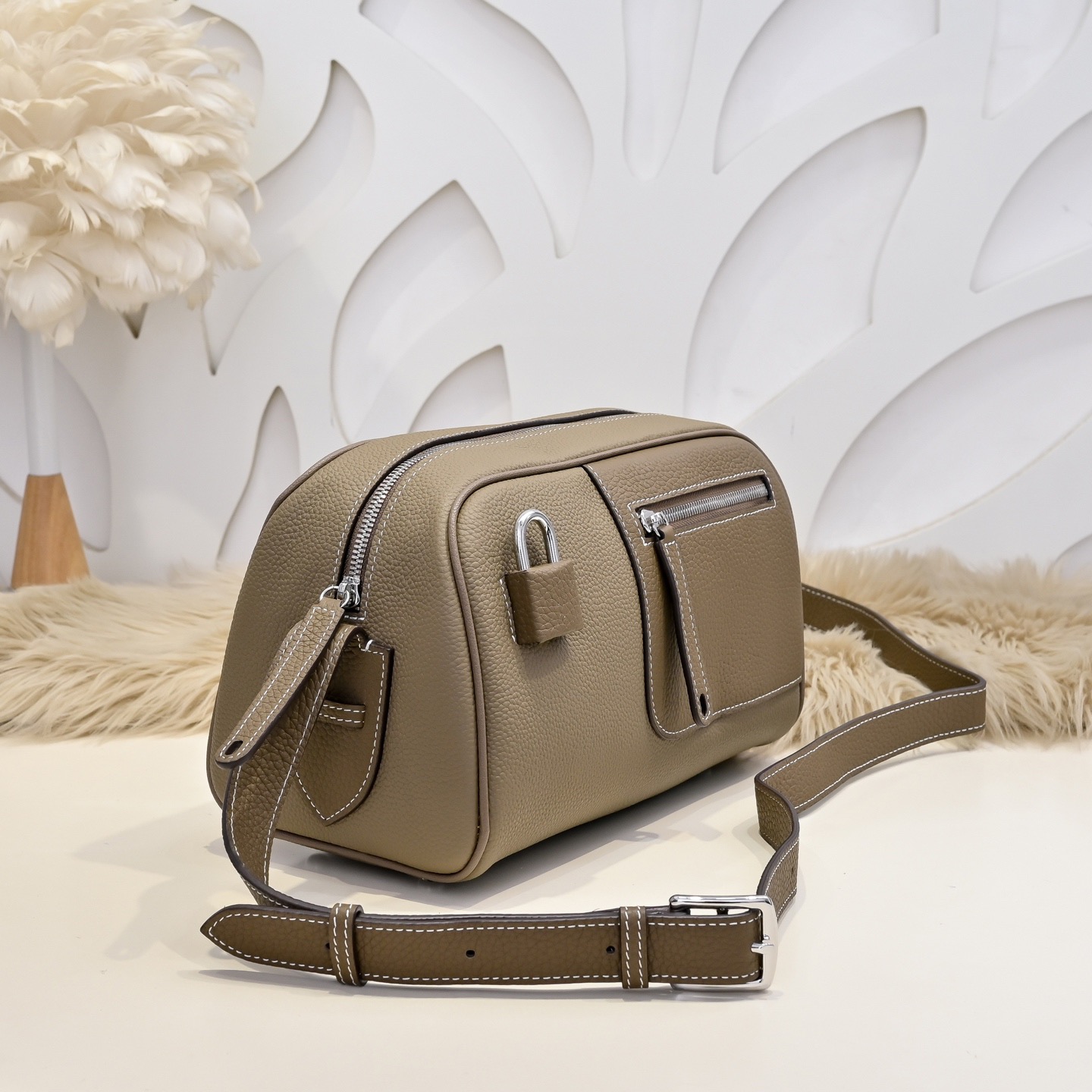 Hermes 에르메스 남성 소가죽 크로스바디 숄더백 2