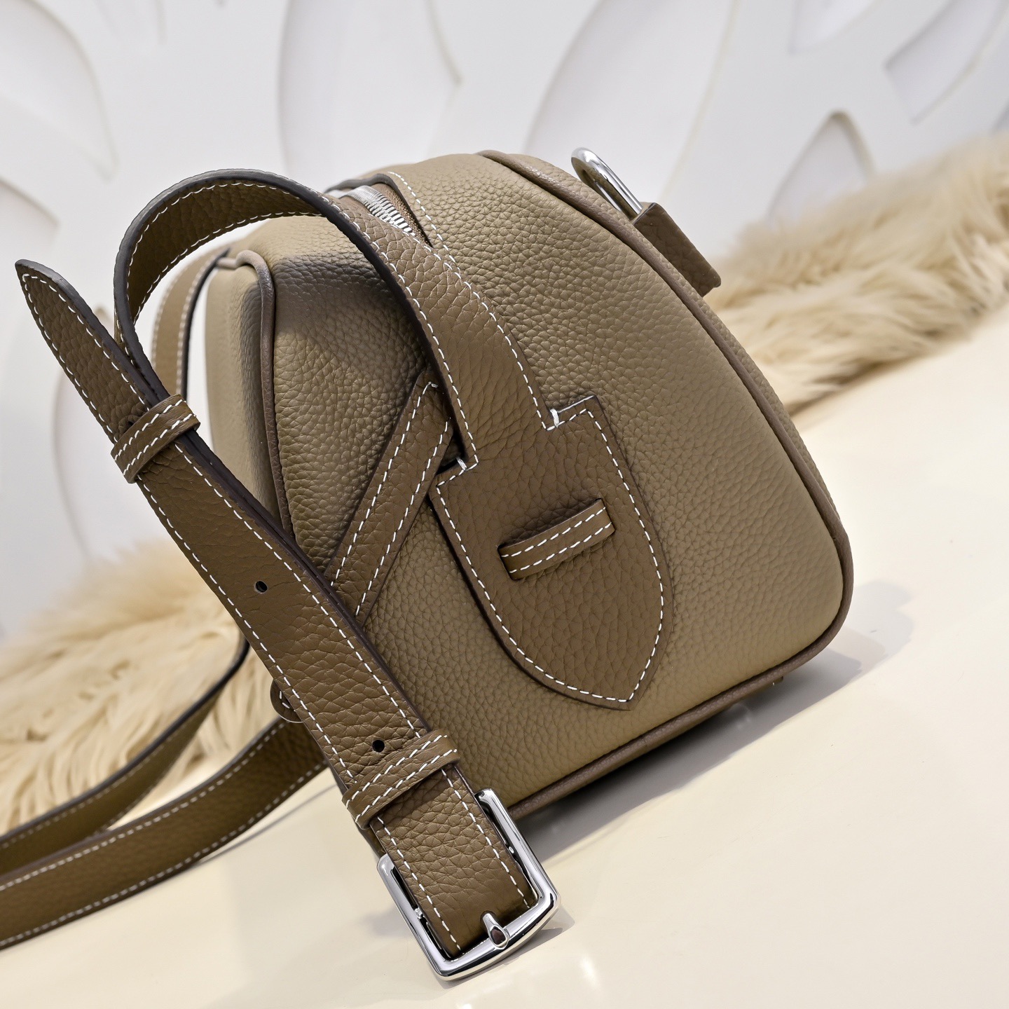 Hermes 에르메스 남성 소가죽 크로스바디 숄더백 5