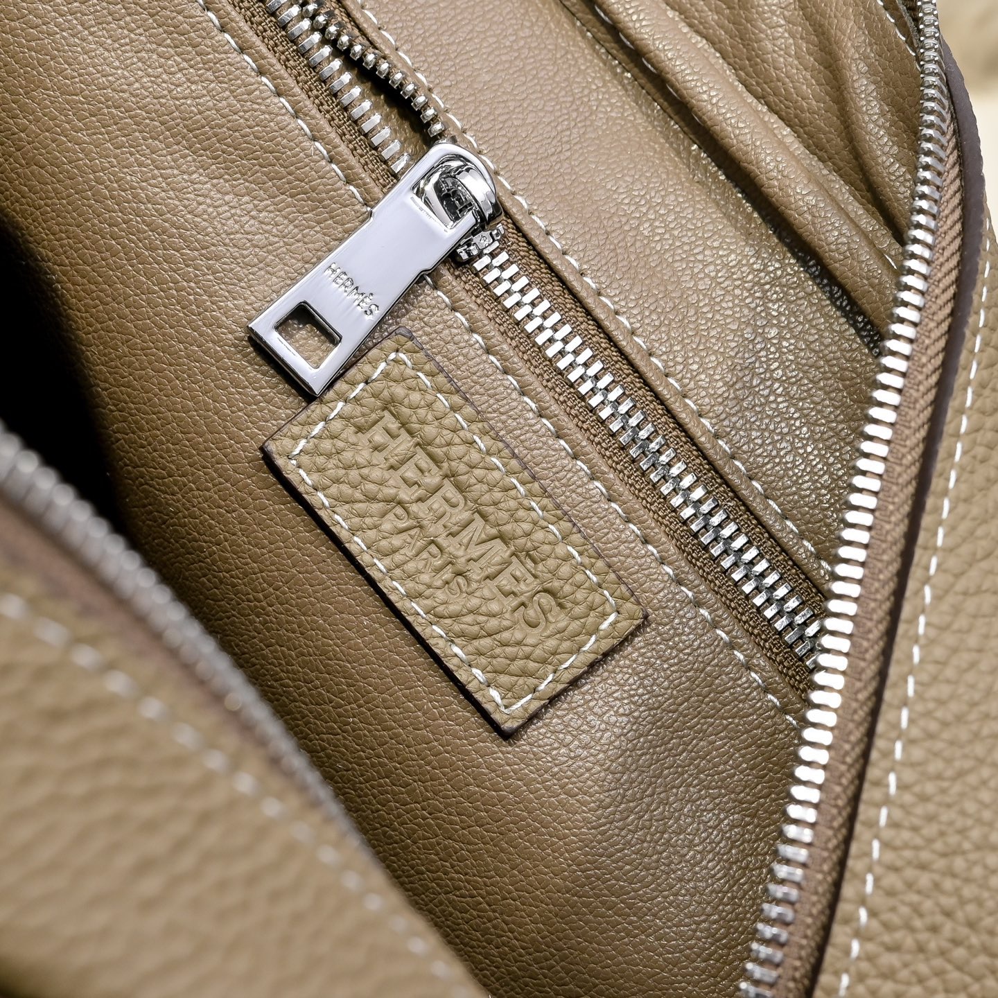 Hermes 에르메스 남성 소가죽 크로스바디 숄더백 8