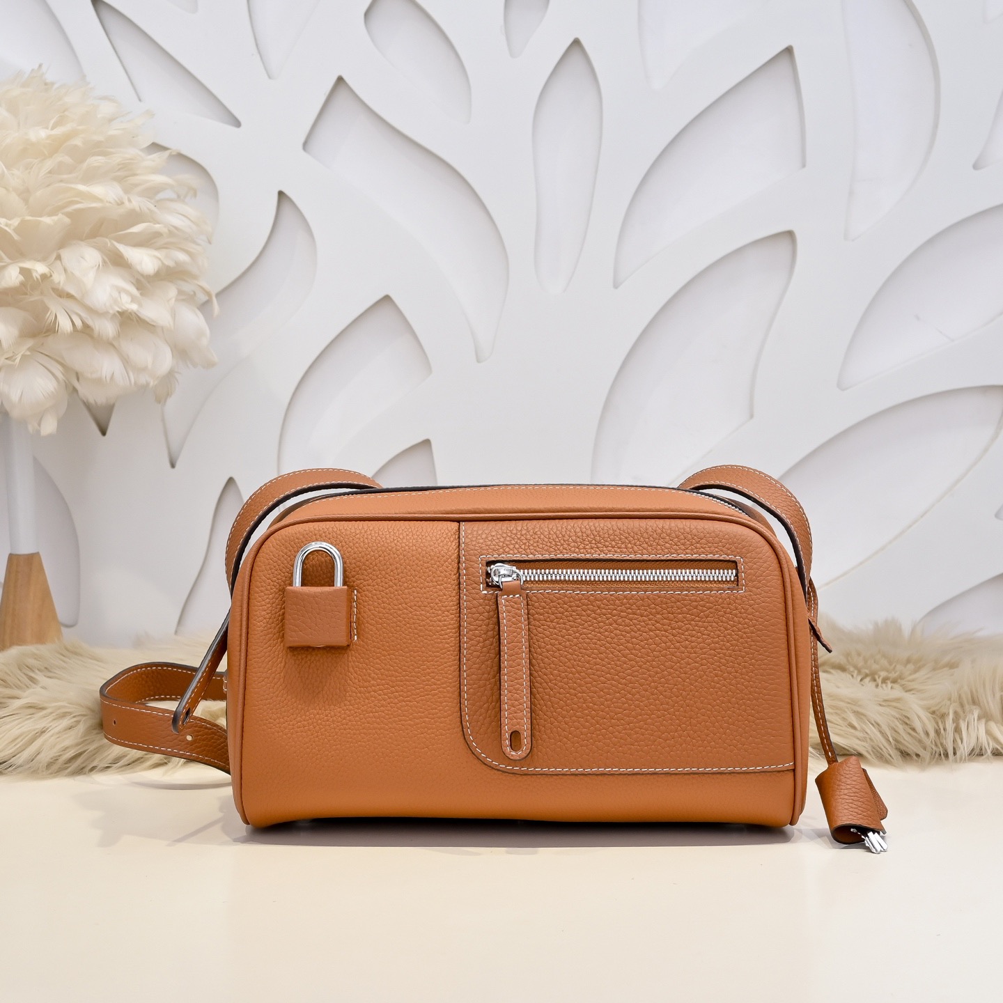 Hermes 에르메스 남성 소가죽 크로스바디 숄더백 1