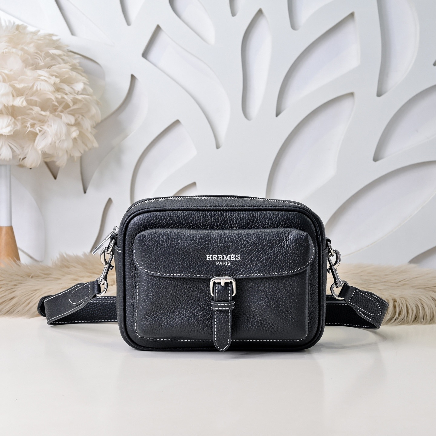 Hermes 에르메스 남성 소가죽 크로스바디 백 1