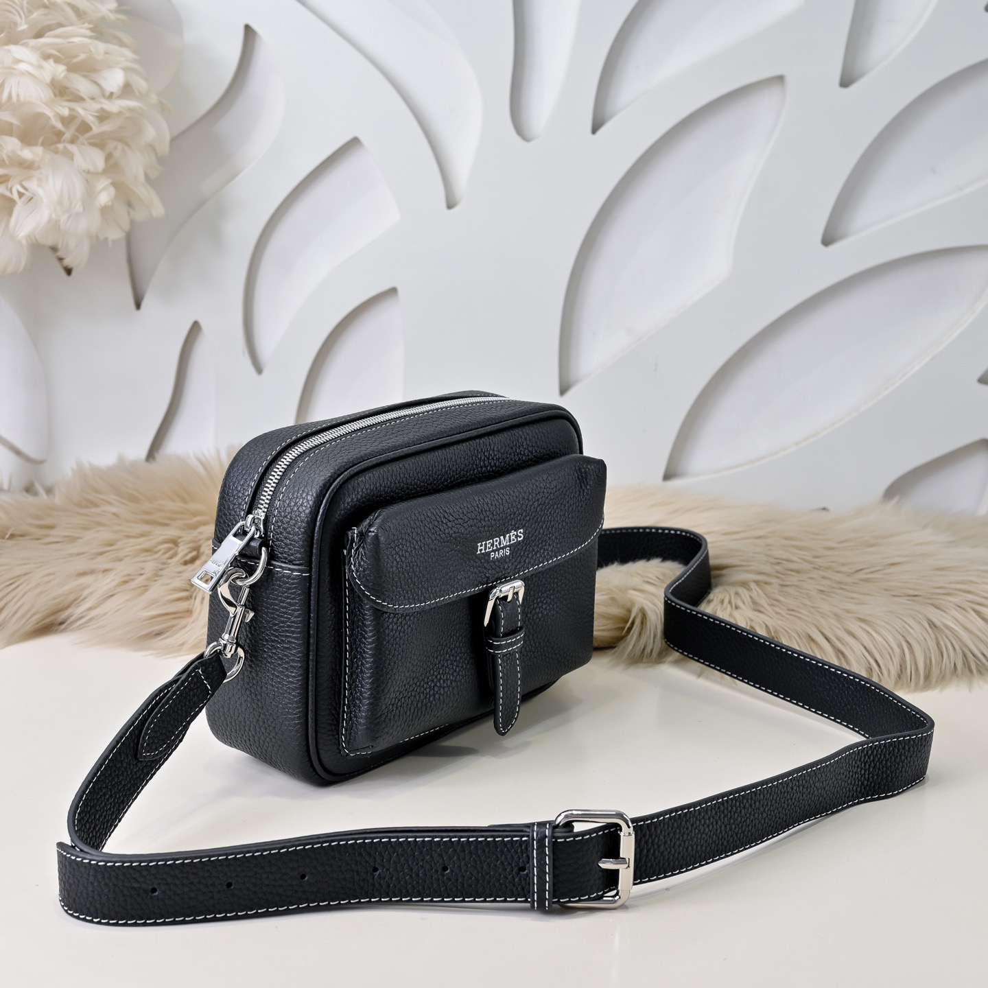 Hermes 에르메스 남성 소가죽 크로스바디 백 2