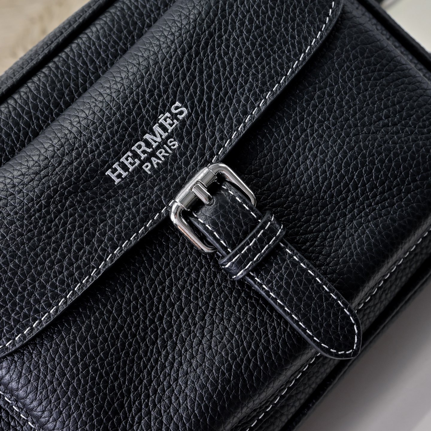 Hermes 에르메스 남성 소가죽 크로스바디 백 4