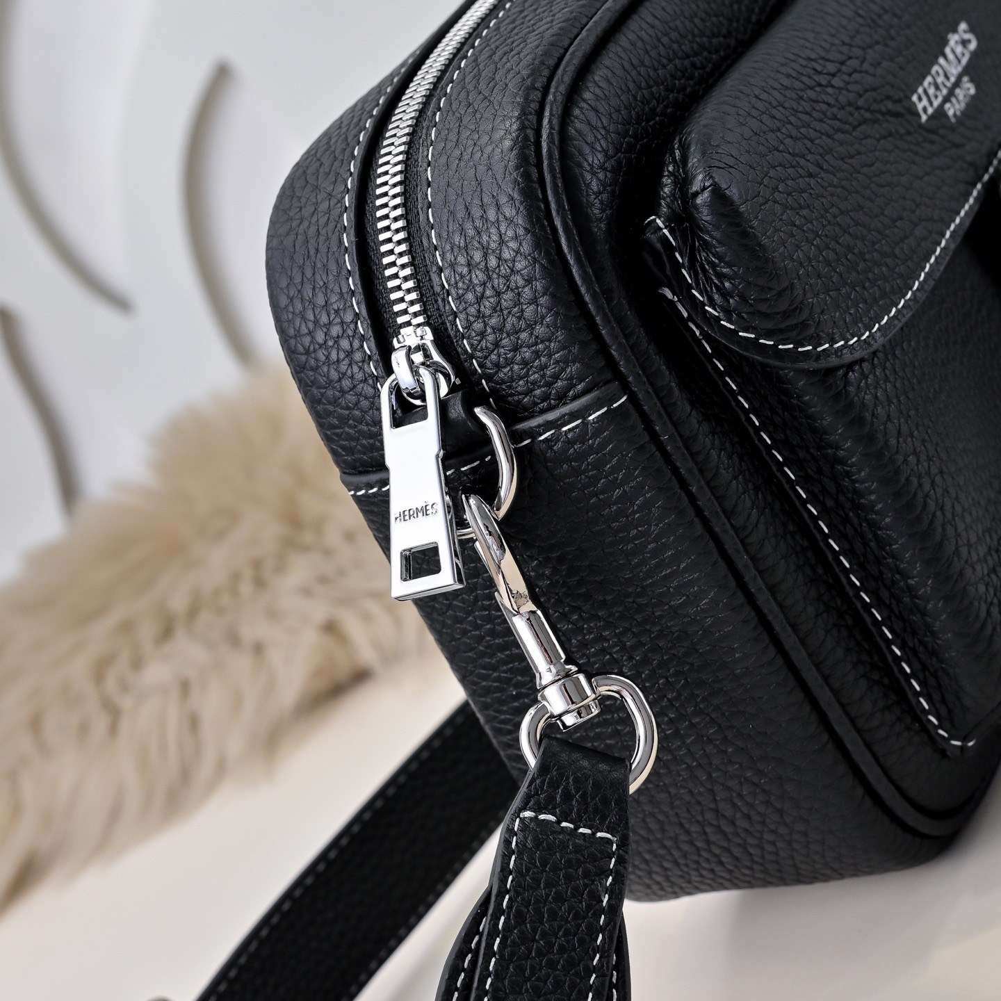 Hermes 에르메스 남성 소가죽 크로스바디 백 5