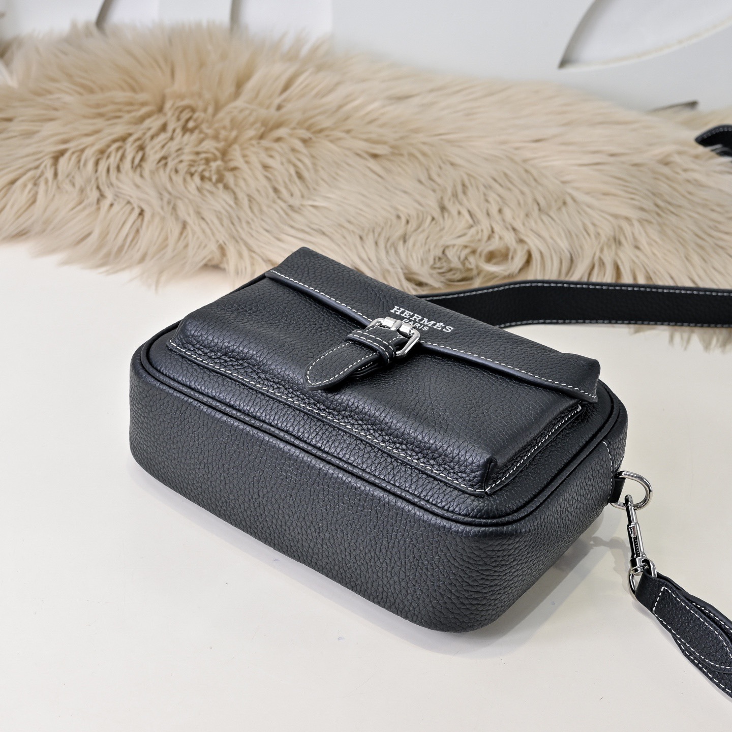 Hermes 에르메스 남성 소가죽 크로스바디 백 7