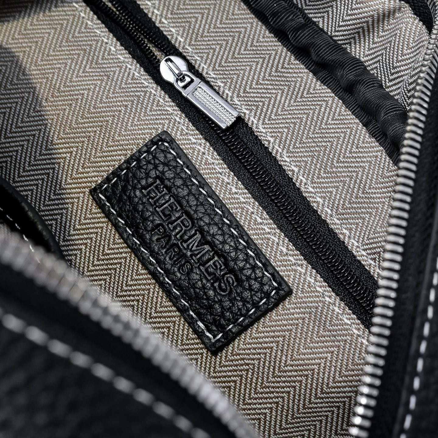 Hermes 에르메스 남성 소가죽 크로스바디 백 8