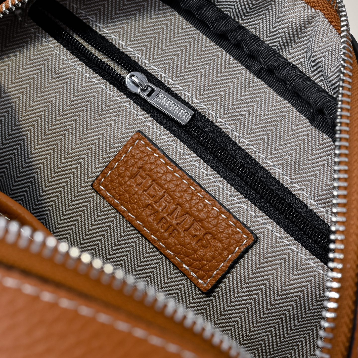 Hermes 에르메스 남성 레더 크로스바디 백 8