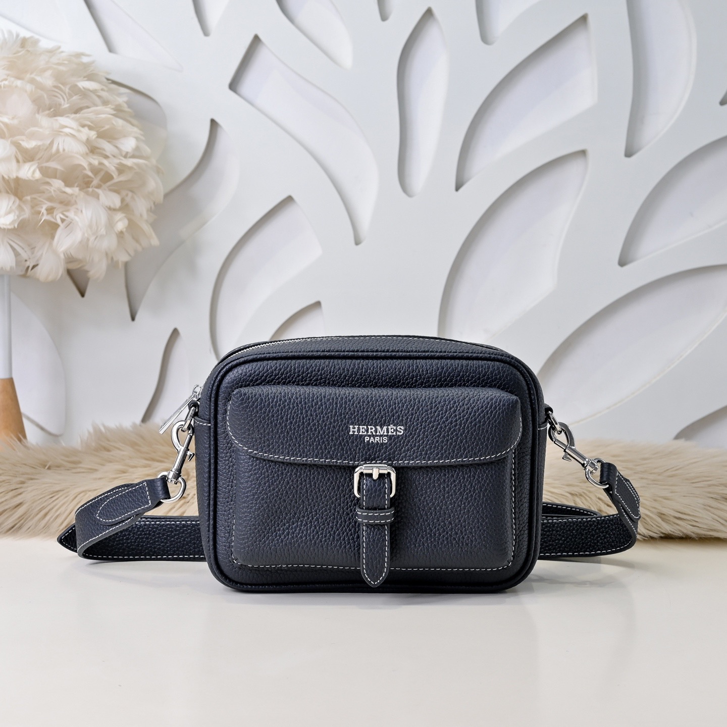 Hermes 에르메스 남성 소가죽 크로스바디 백 1