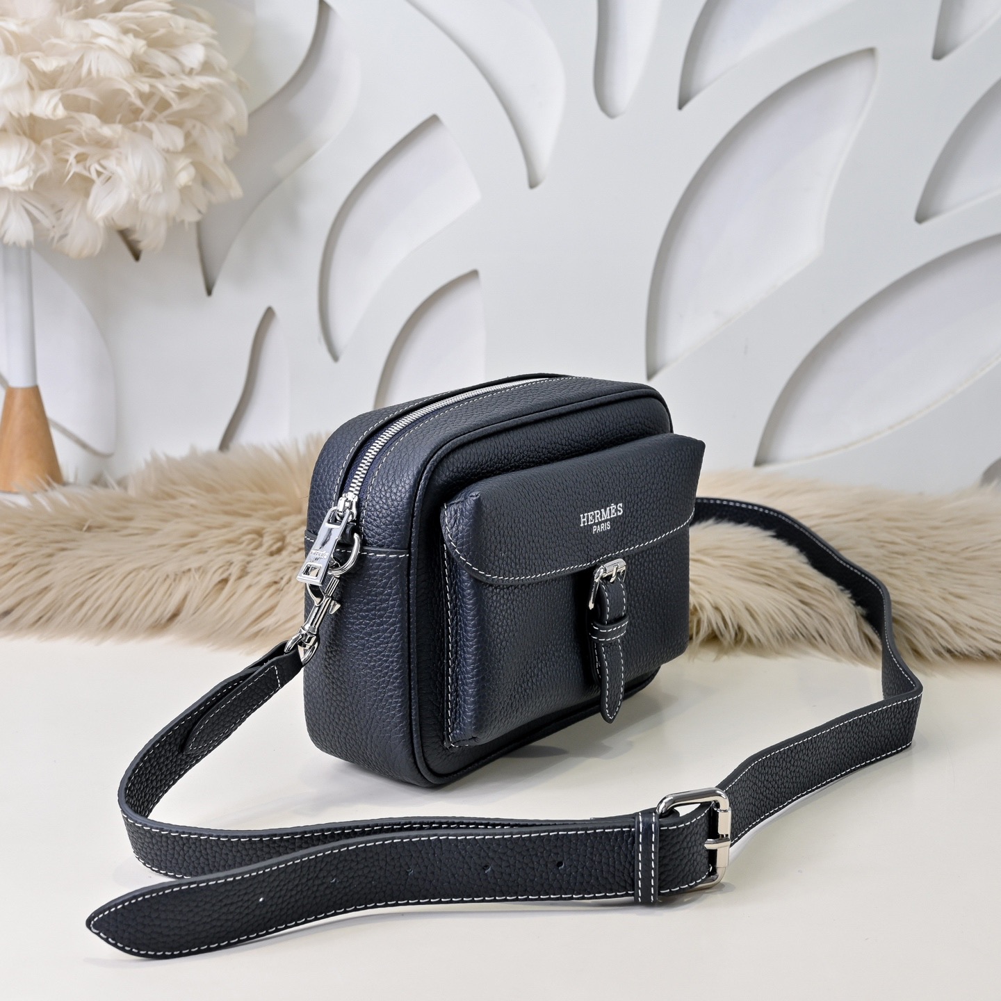 Hermes 에르메스 남성 소가죽 크로스바디 백 2